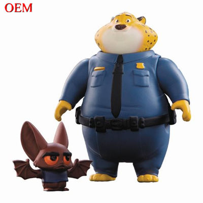 Игрушечная мини-фигурка с когтями и летучей мышцей
